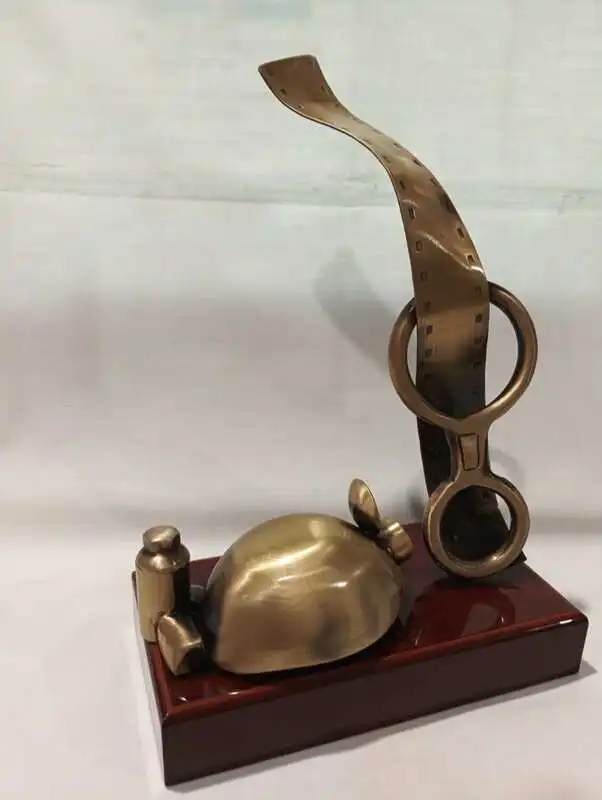 Trofeo con diseño original para los ganadores del certamen de cine 2026 de espeleo canyonin